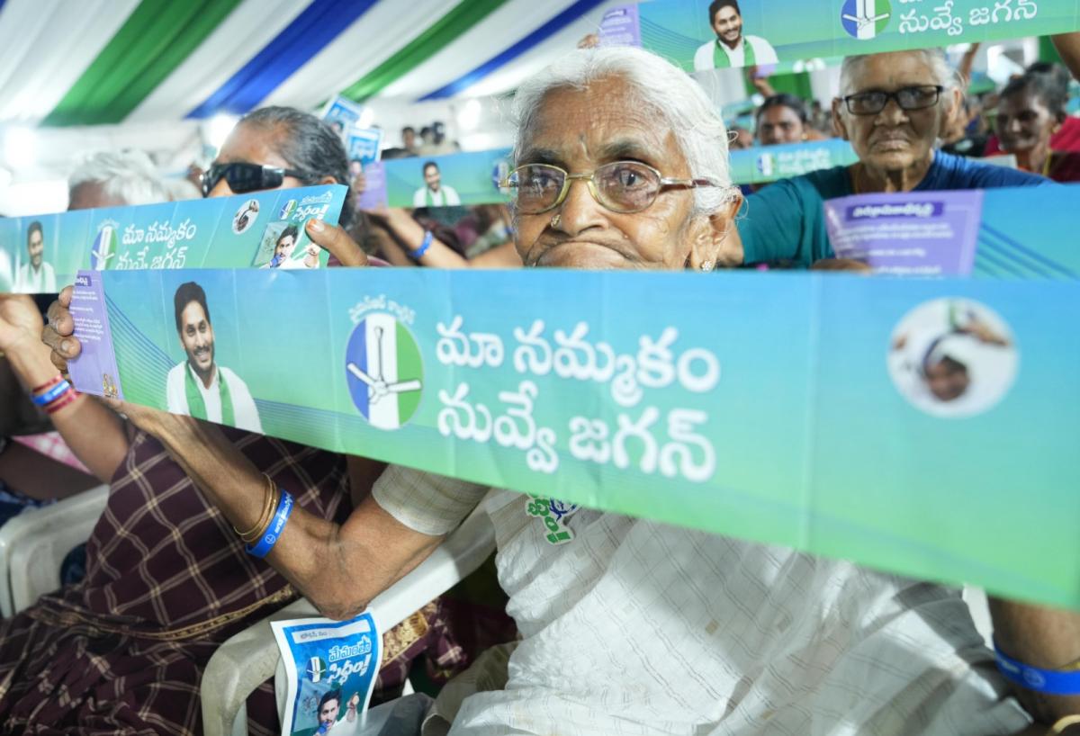 CM YS Jagan Bus Yatra At Palnadu District Photos - Sakshi12