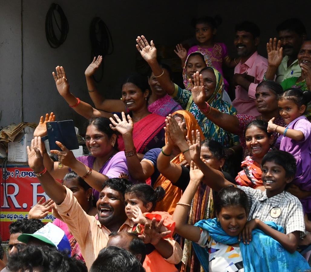 CM YS Jagan Bus Yatra At Palnadu District Photos - Sakshi21