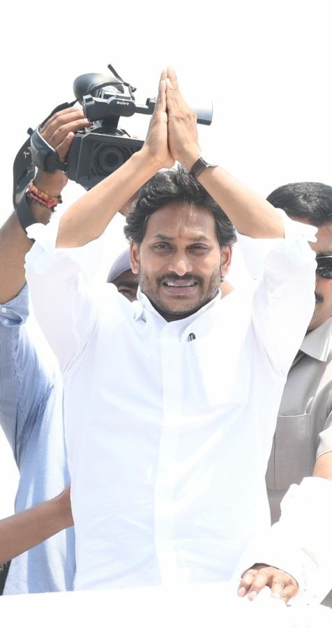 CM YS Jagan Bus Yatra At Palnadu District Photos - Sakshi26