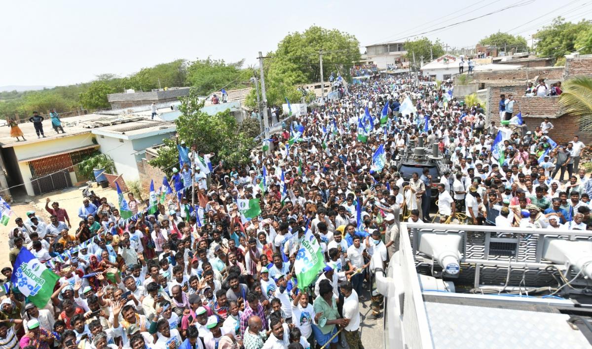 CM YS Jagan Bus Yatra At Palnadu District Photos - Sakshi30