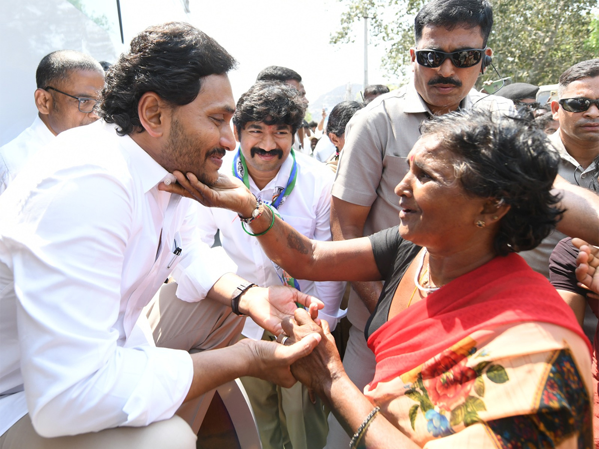 AP CM YS Jagan Memantha Siddham Day 11 at Palnadu District Photos - Sakshi1