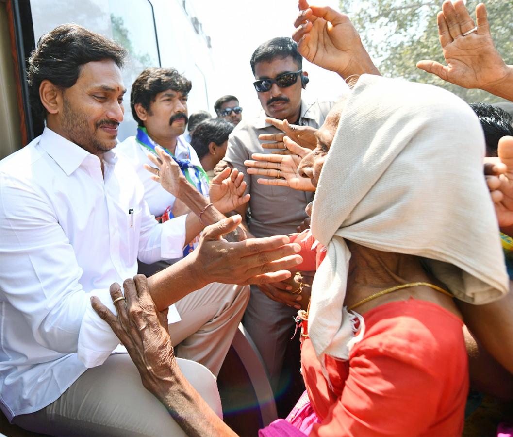 AP CM YS Jagan Memantha Siddham Day 11 at Palnadu District Photos - Sakshi10