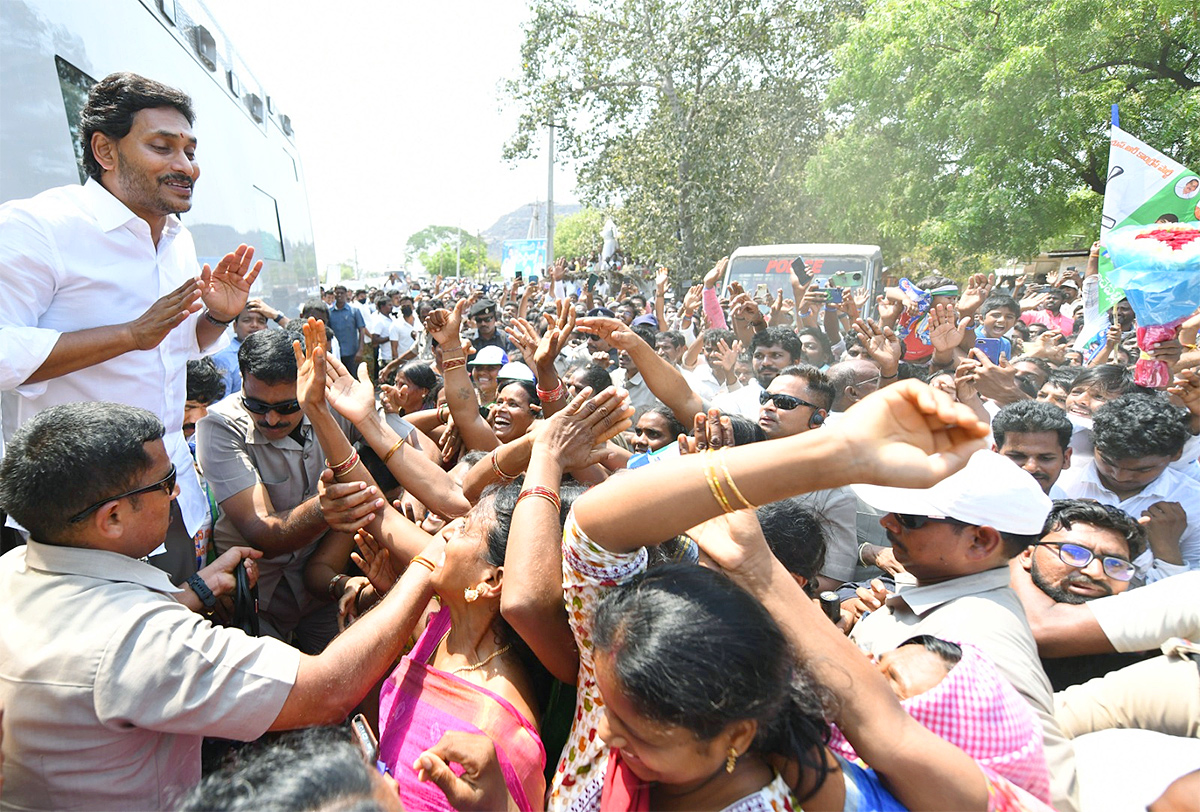 AP CM YS Jagan Memantha Siddham Day 11 at Palnadu District Photos - Sakshi11