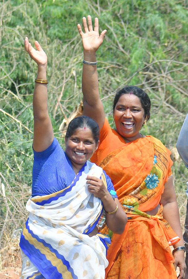 AP CM YS Jagan Memantha Siddham Day 11 at Palnadu District Photos - Sakshi14