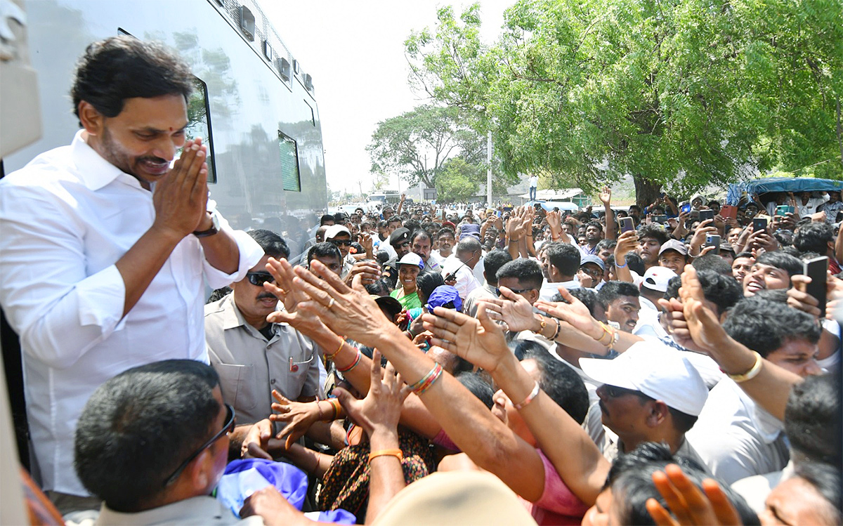 AP CM YS Jagan Memantha Siddham Day 11 at Palnadu District Photos - Sakshi7