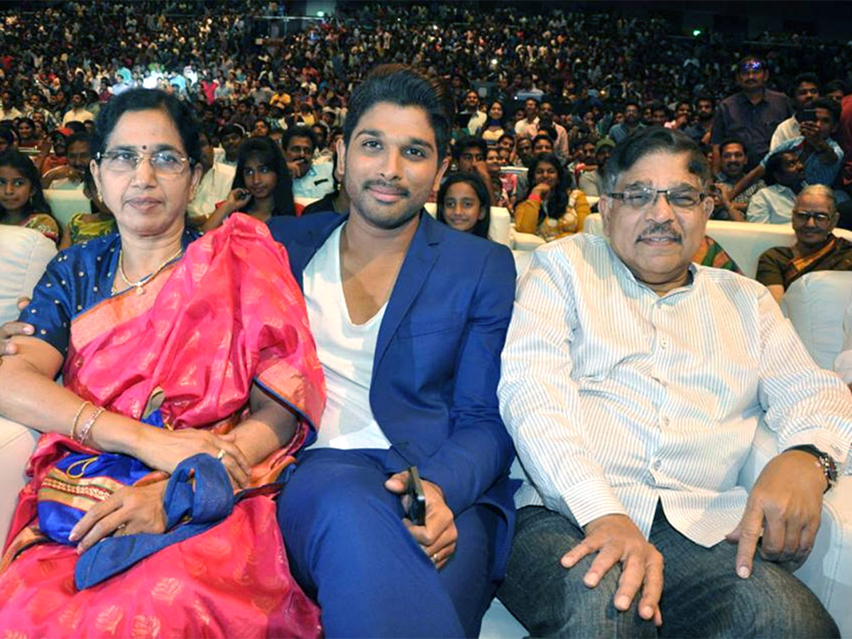 Pushpa2TheRule : Allu Arjun Rare And Unseen Photos With Family And Other Celebrities - Sakshi19