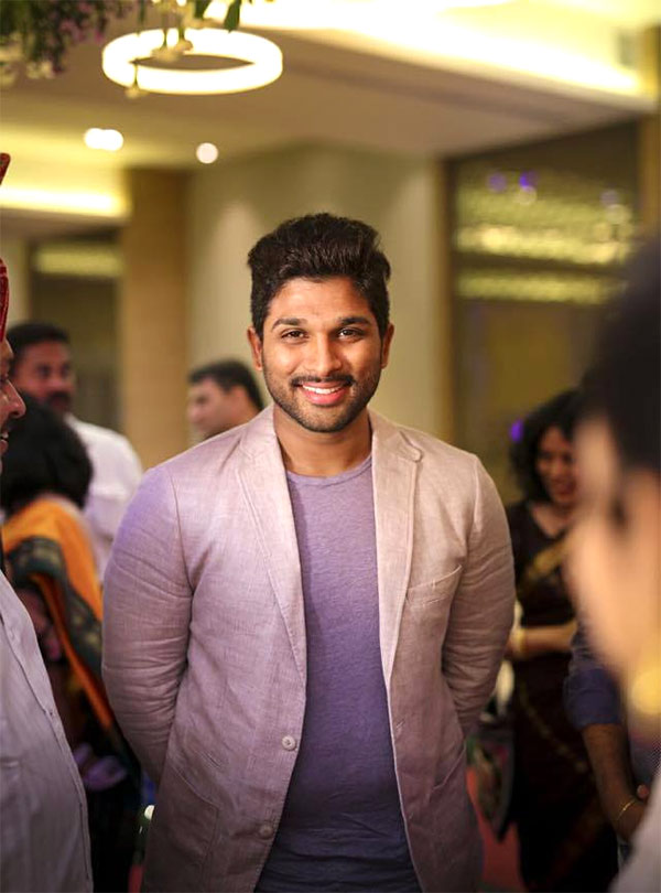 Pushpa2TheRule : Allu Arjun Rare And Unseen Photos With Family And Other Celebrities - Sakshi43