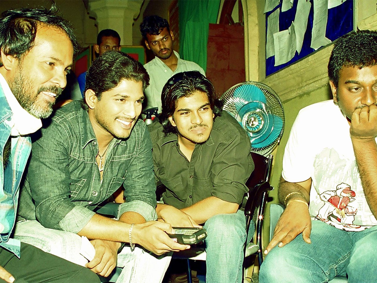 Pushpa2TheRule : Allu Arjun Rare And Unseen Photos With Family And Other Celebrities - Sakshi46