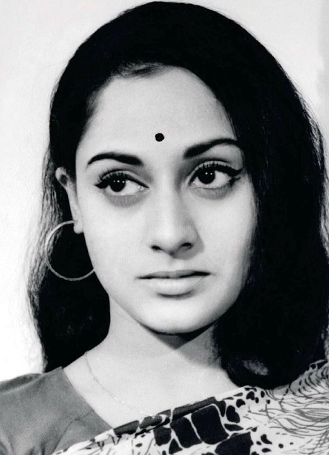 Jaya Bhaduri Bachchan Birthday Special Rare Photos - Sakshi3