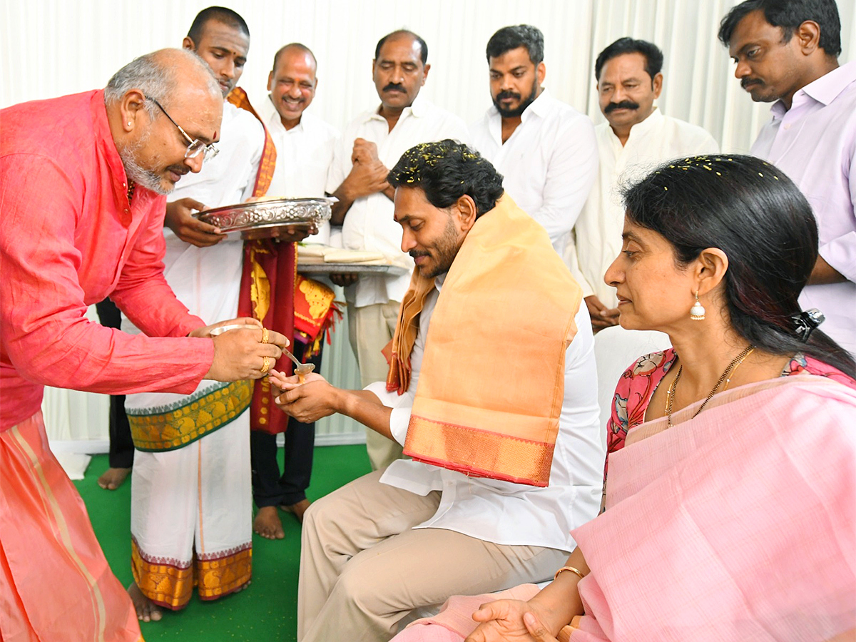 Ugadi 2024 : CM YS Jagan Ugadi 2024 Celebrations Photos - Sakshi1