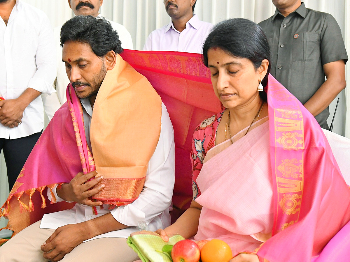 Ugadi 2024 : CM YS Jagan Ugadi 2024 Celebrations Photos - Sakshi10