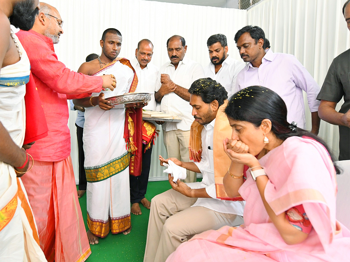 Ugadi 2024 : CM YS Jagan Ugadi 2024 Celebrations Photos - Sakshi11