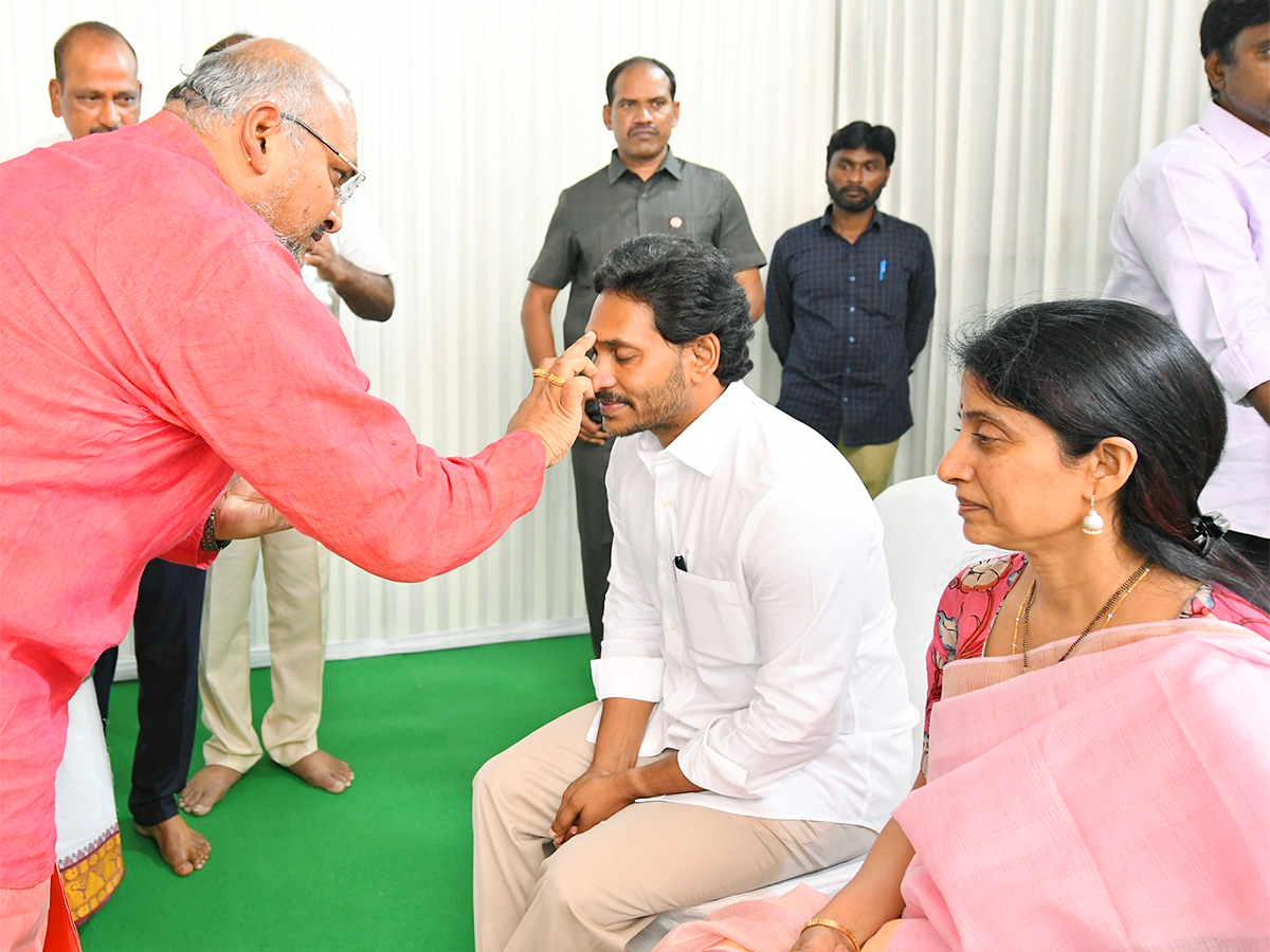 Ugadi 2024 : CM YS Jagan Ugadi 2024 Celebrations Photos - Sakshi3