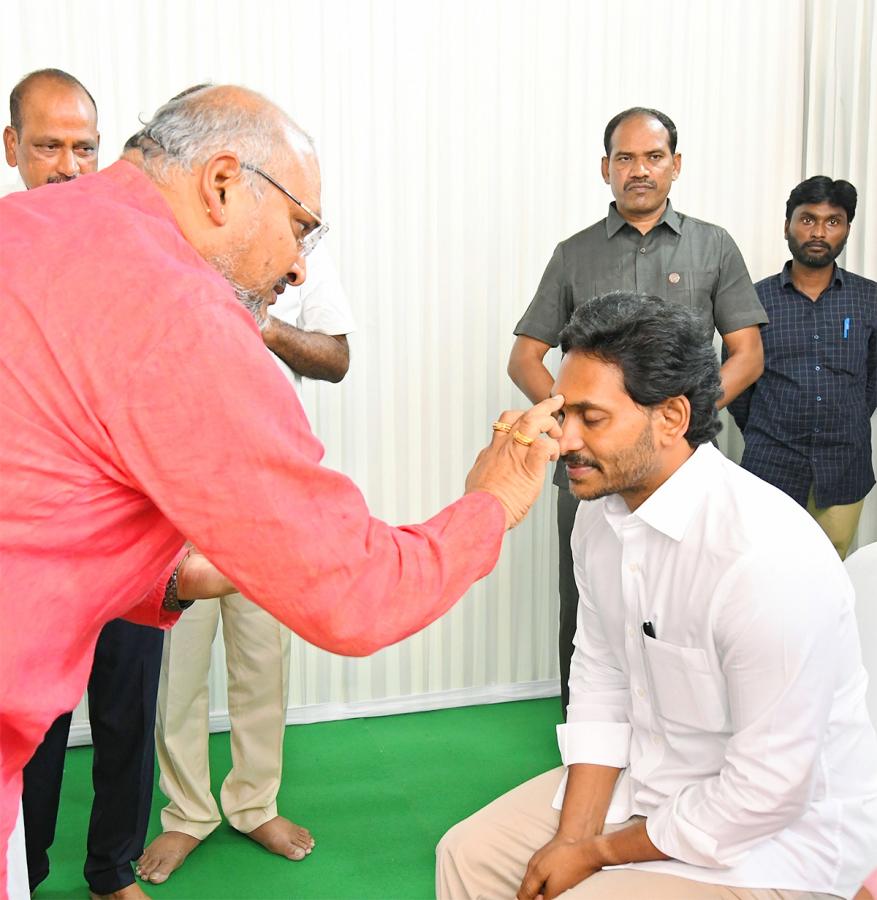 Ugadi 2024 : CM YS Jagan Ugadi 2024 Celebrations Photos - Sakshi8