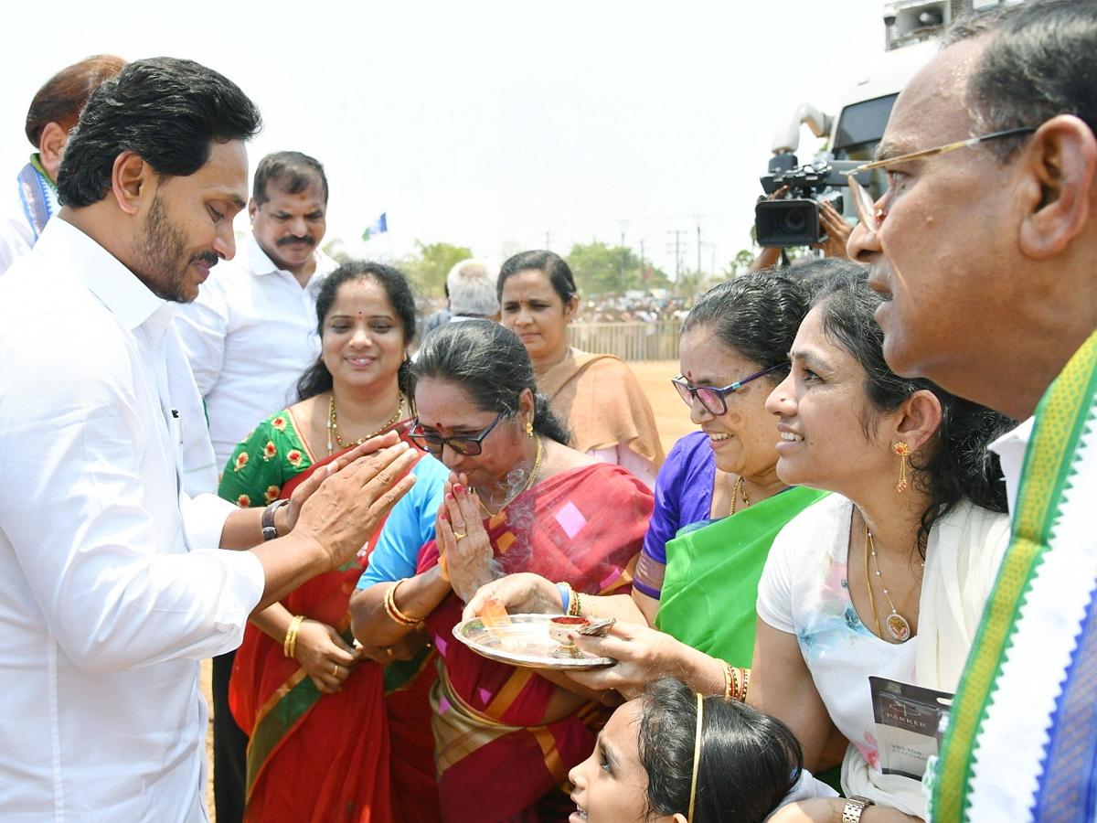 AP CM YS Jagan Public Meeting at Bobbili Photos18