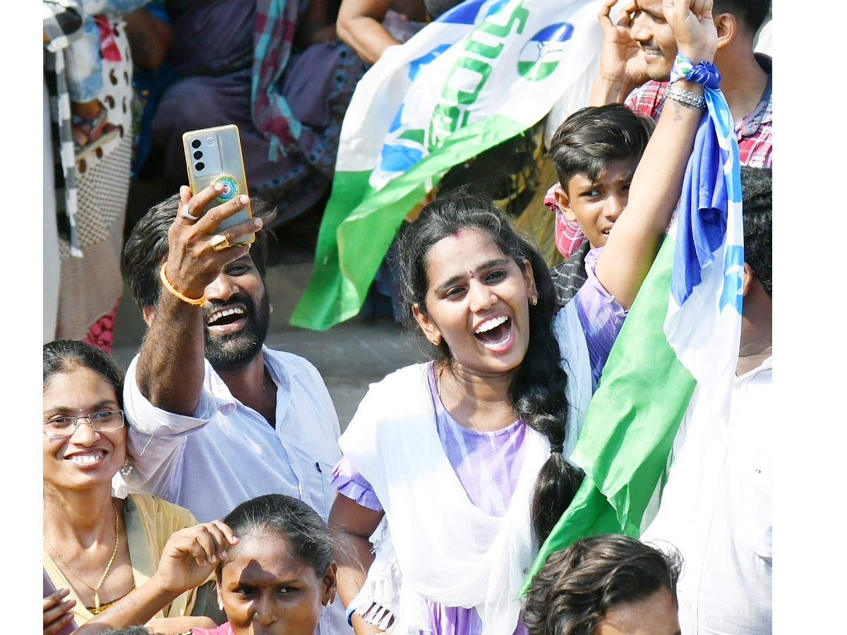 CM YS Jagan Public Meeting at Payakaraopeta Photos5