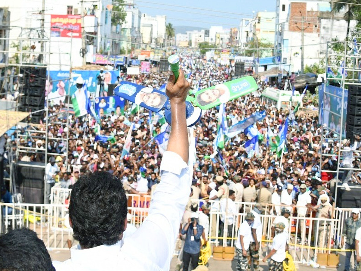 CM YS Jagan Public Meeting at Payakaraopeta Photos3