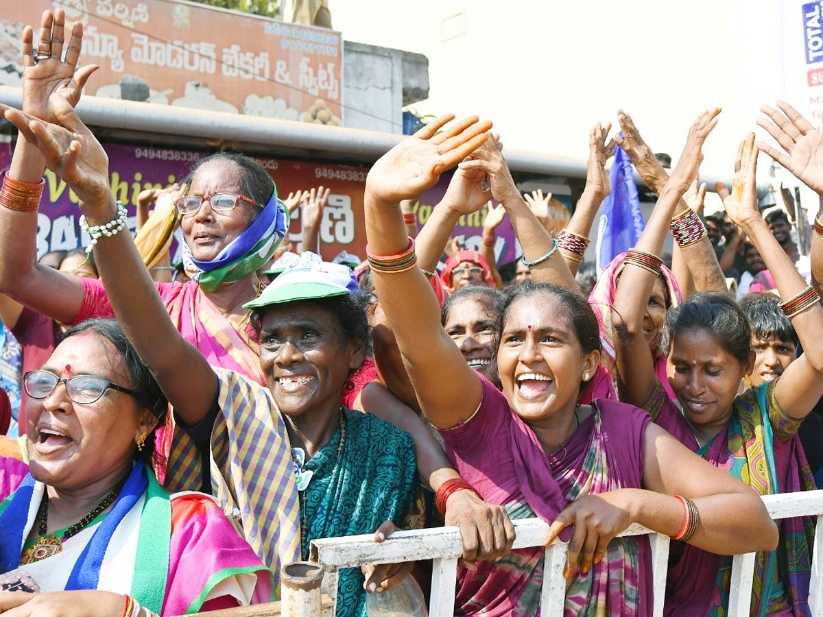 CM YS Jagan Public Meeting at Payakaraopeta Photos14