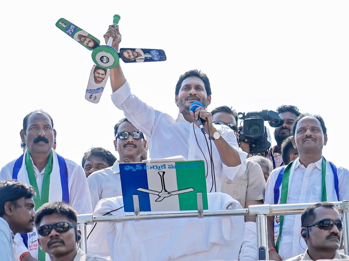 CM YS Jagan Public Meeting at Payakaraopeta Photos1