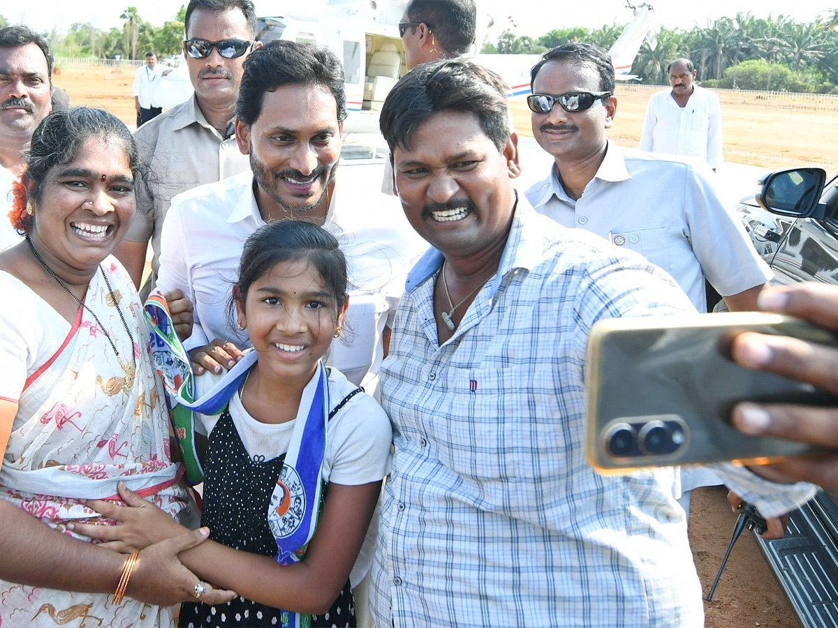 CM YS Jagan Public Meeting at Payakaraopeta Photos8