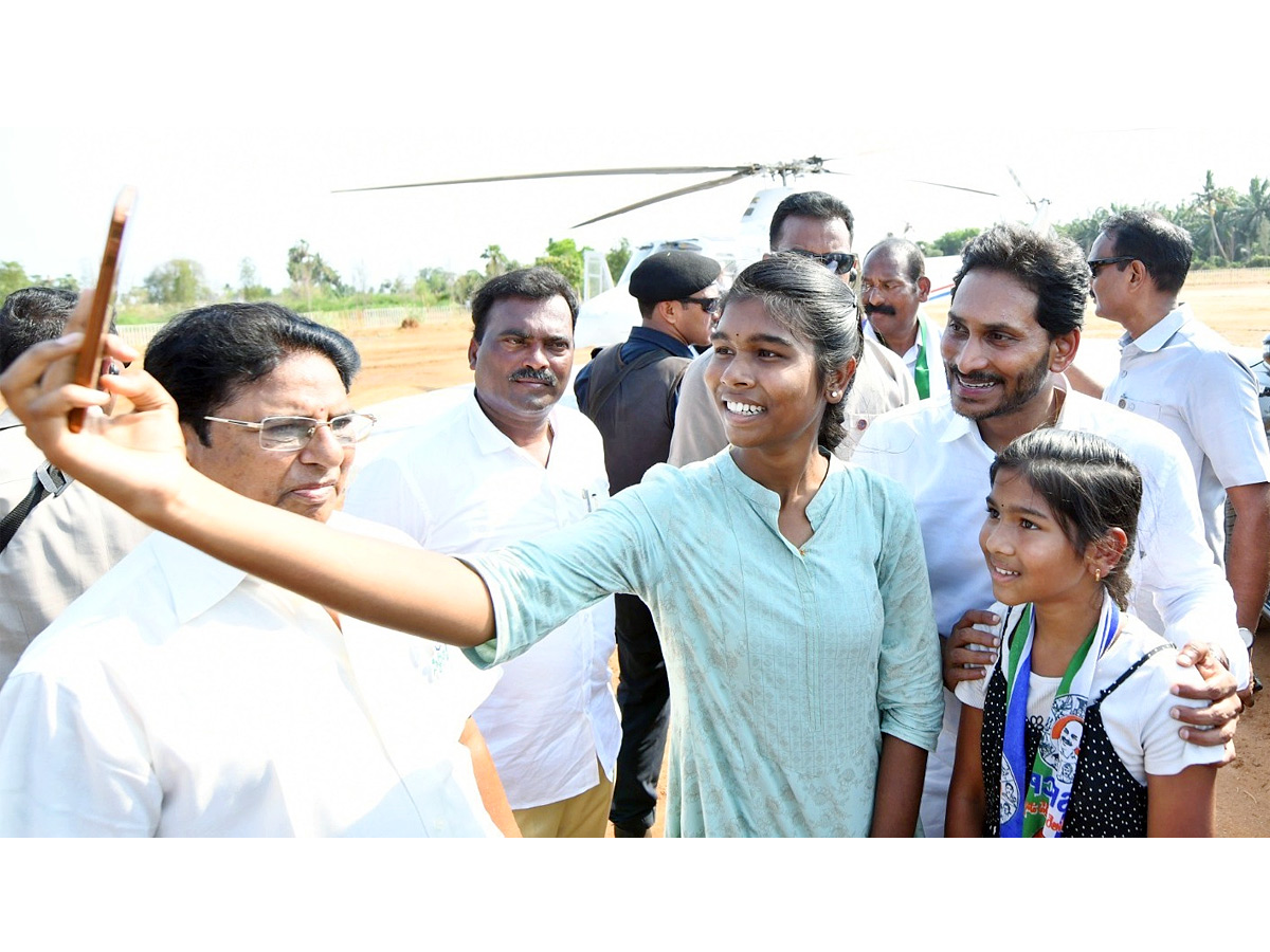 CM YS Jagan Public Meeting at Payakaraopeta Photos9