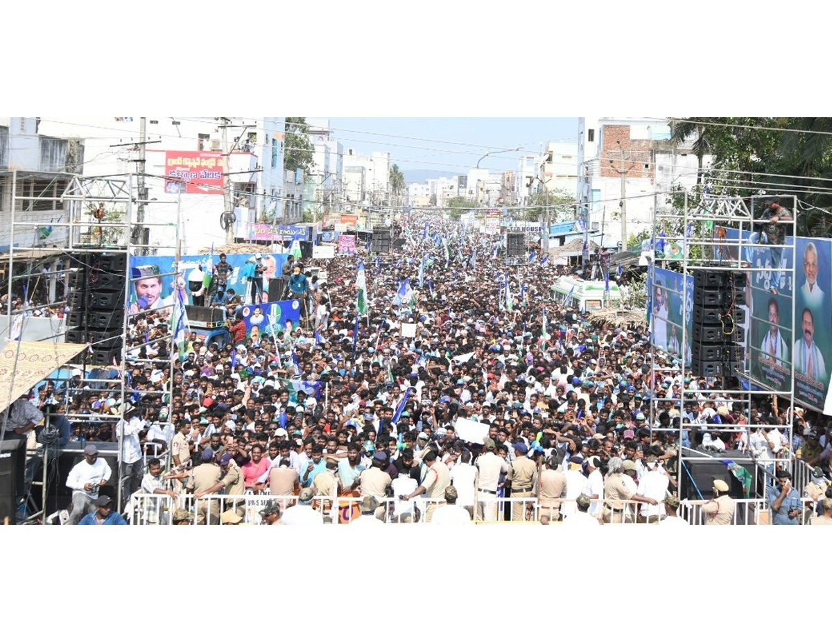 CM YS Jagan Public Meeting at Payakaraopeta Photos11