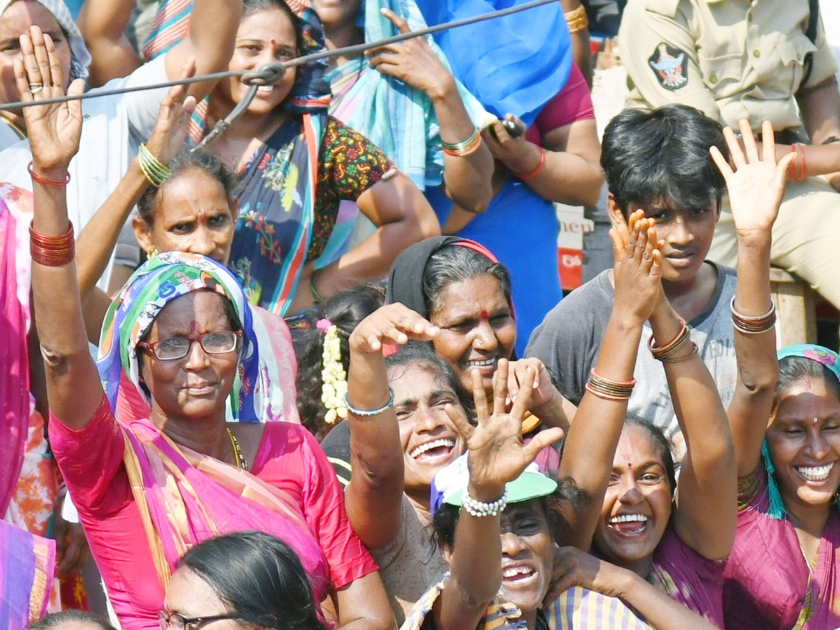 CM YS Jagan Public Meeting at Payakaraopeta Photos13