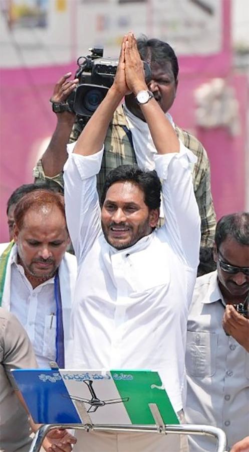 Massive Crowd Attend In CM YS Jagan Election Campaign At Bobbili14