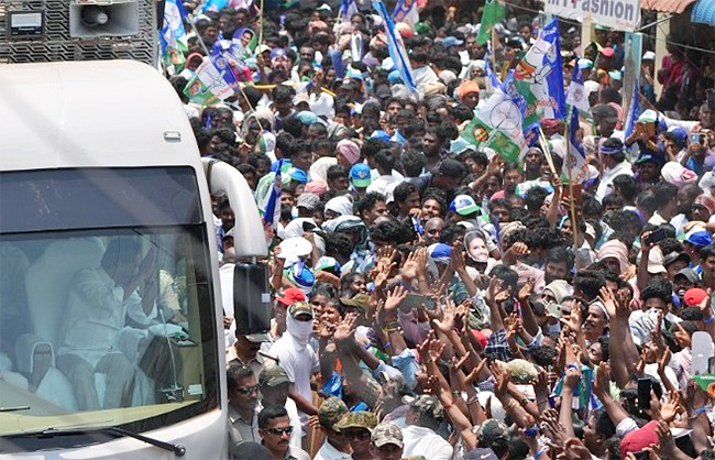 Massive Crowd Attend In CM YS Jagan Election Campaign At Bobbili2