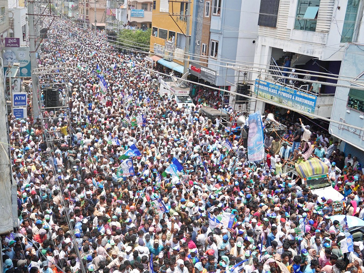 Massive Crowd Attend In CM YS Jagan Election Campaign At Bobbili3