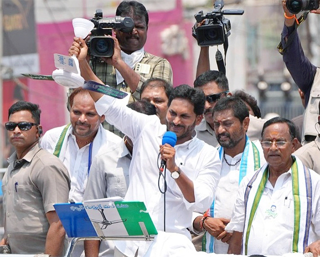 Massive Crowd Attend In CM YS Jagan Election Campaign At Bobbili4