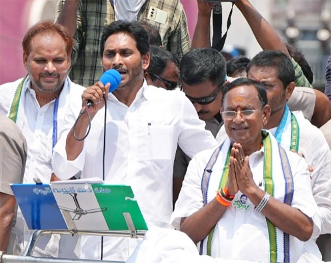 Massive Crowd Attend In CM YS Jagan Election Campaign At Bobbili5