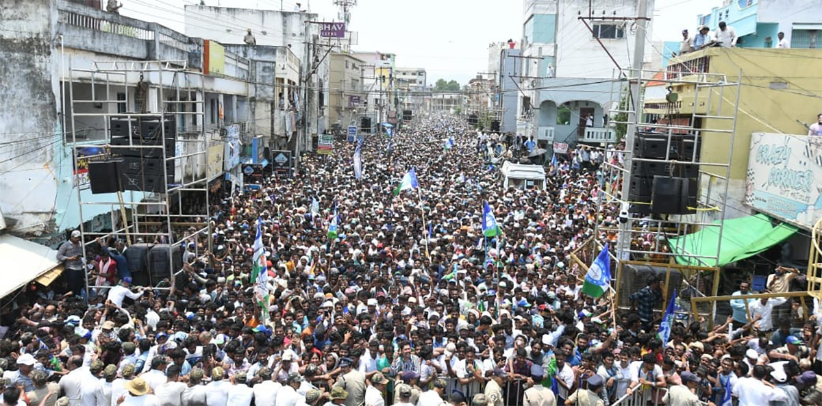 Massive Crowd Attend In CM YS Jagan Election Campaign At Bobbili9