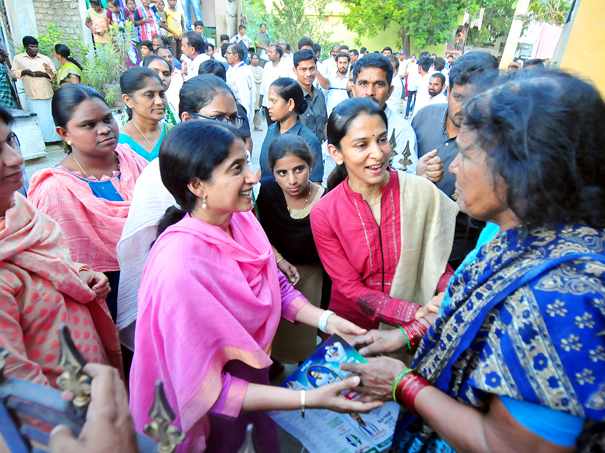 ys bharathi election campaign1