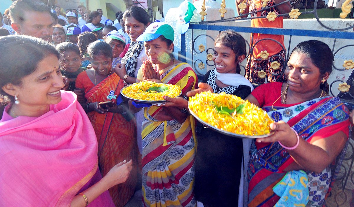 ys bharathi election campaign10