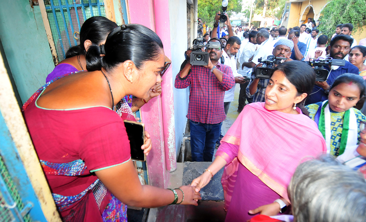 ys bharathi election campaign2