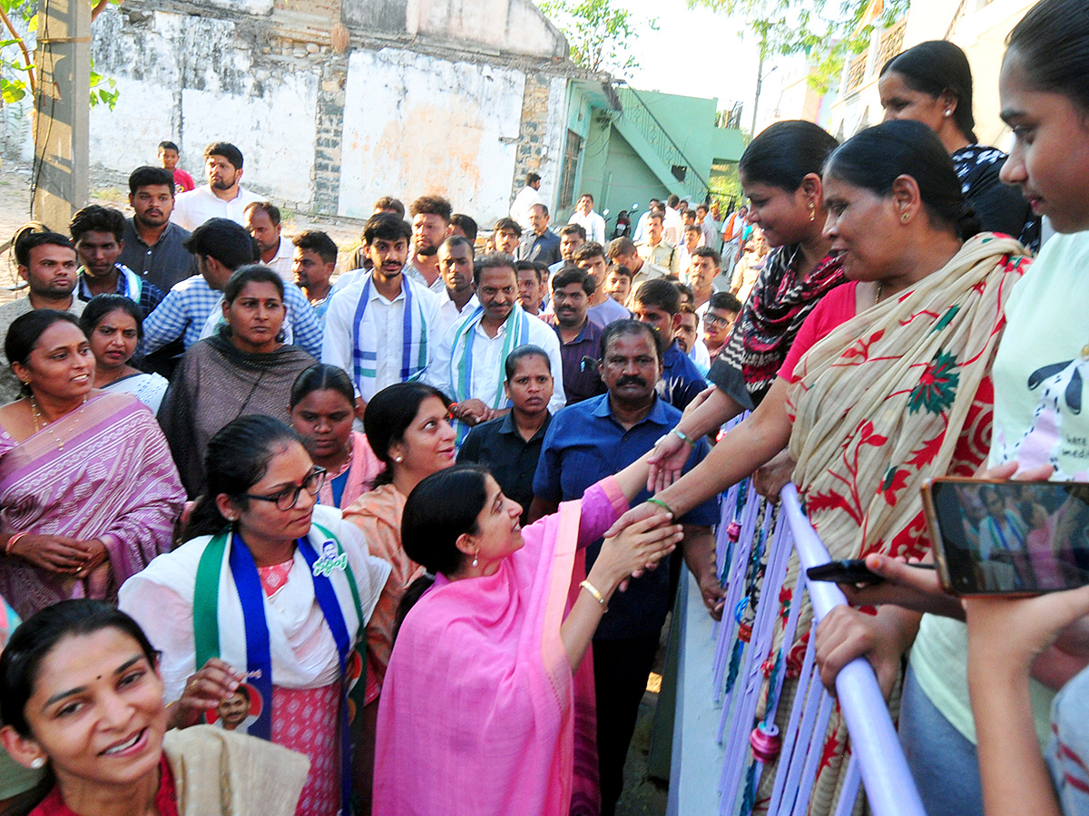 ys bharathi election campaign4