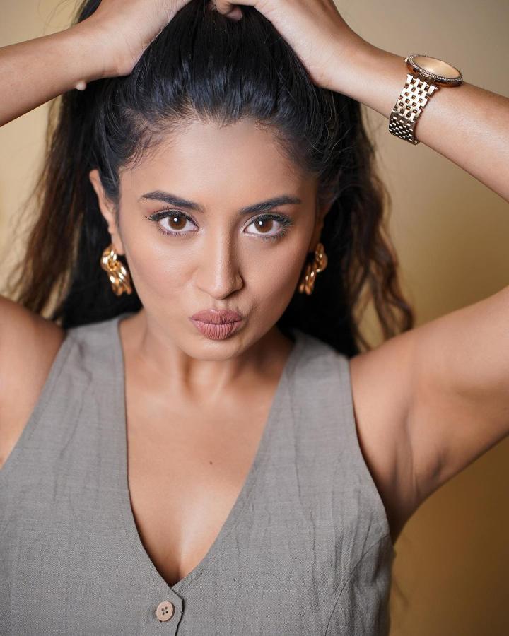 Rashi Singh Latest Photoshoot Stills Goes Viral12