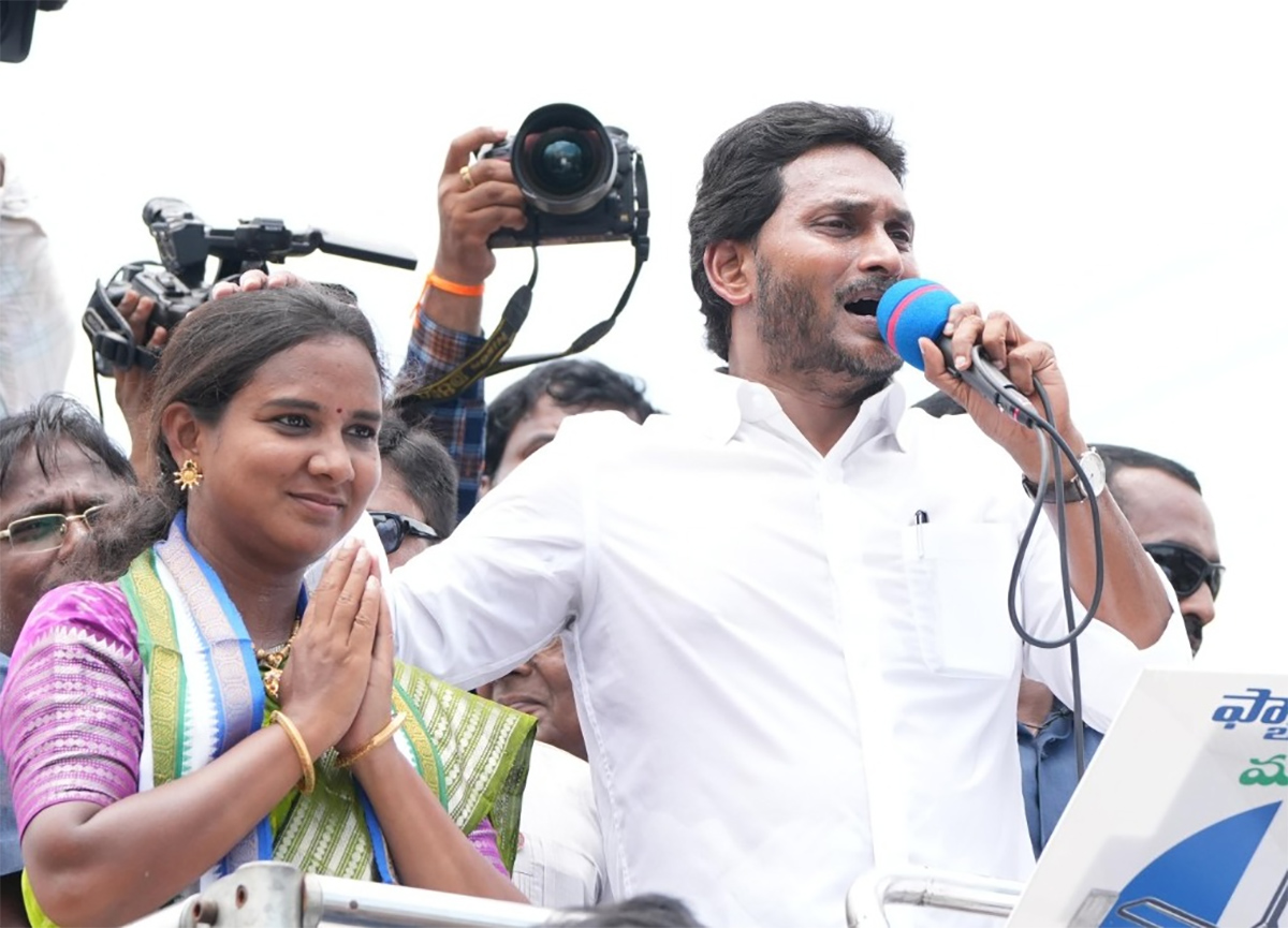 AP CM YS Jagan Public Meeting At Mangalagiri: Photos17