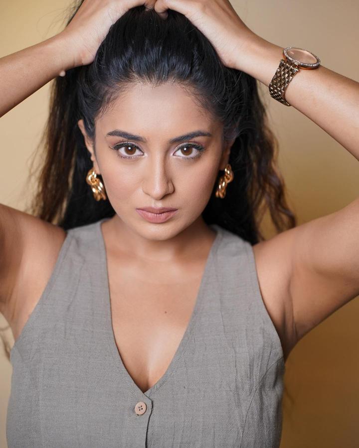 Rashi Singh Latest Photoshoot Stills Goes Viral10