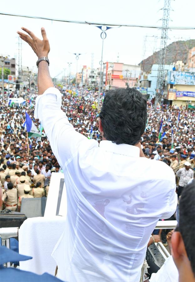 AP CM YS Jagan Public Meeting At Mangalagiri: Photos23