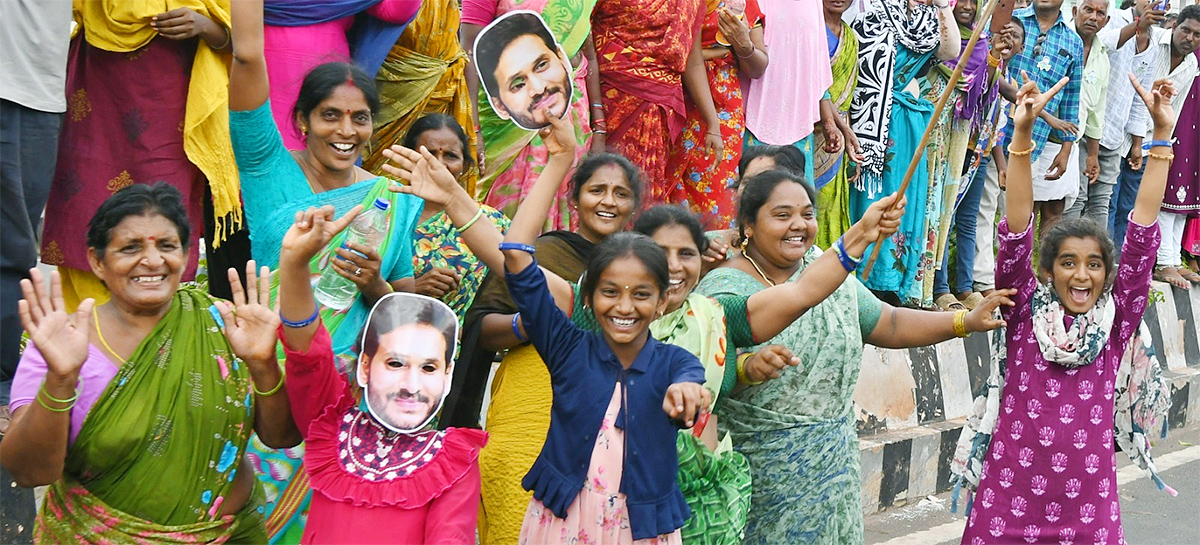 AP CM YS Jagan Public Meeting At Mangalagiri: Photos32