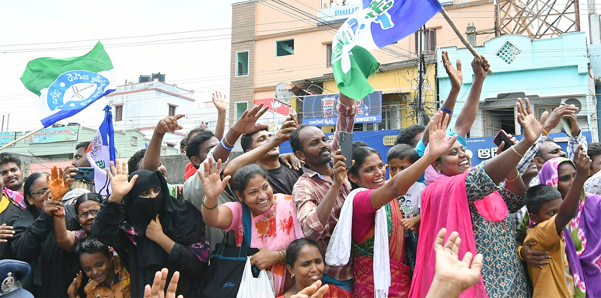 AP CM YS Jagan Public Meeting At Mangalagiri: Photos34