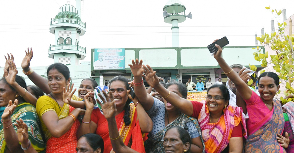 AP CM YS Jagan Public Meeting At Mangalagiri: Photos35