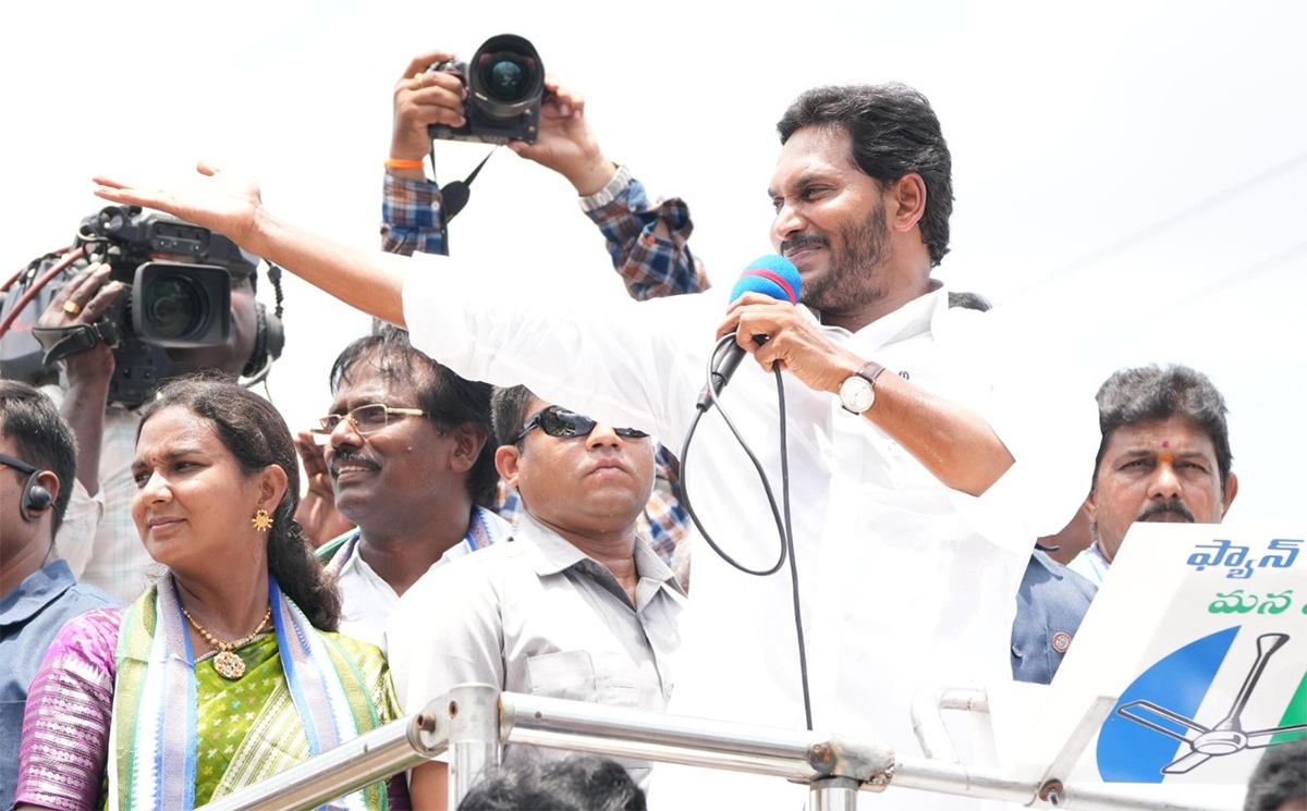 AP CM YS Jagan Public Meeting At Mangalagiri: Photos14