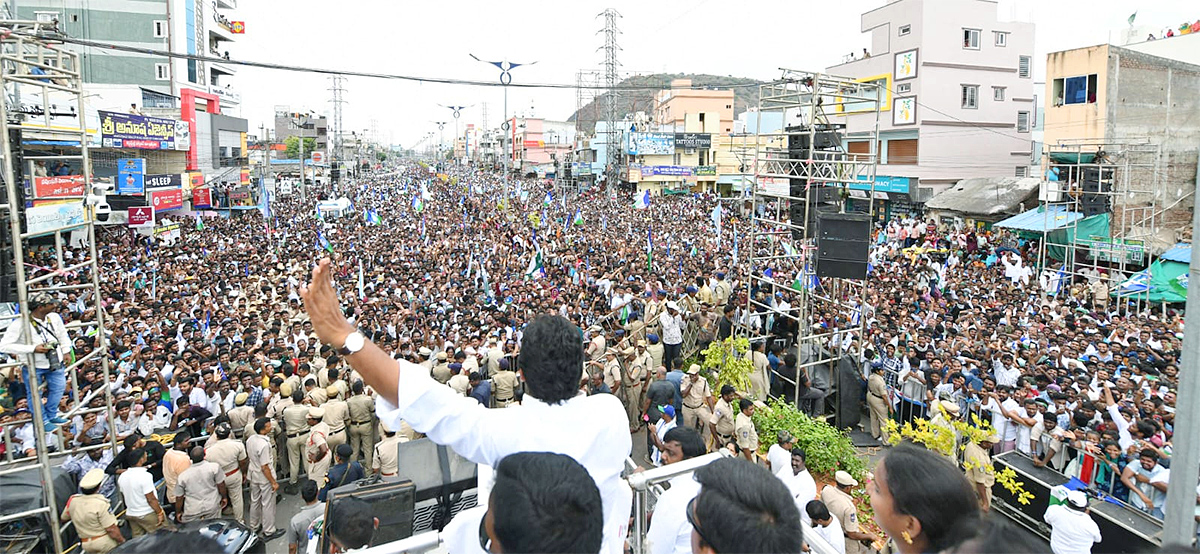 AP CM YS Jagan Public Meeting At Mangalagiri: Photos9