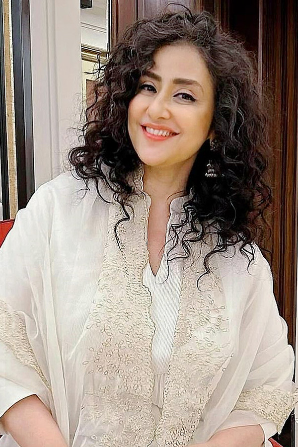 Cancer survivor Manisha Koirala opens up about battling depression Photos12