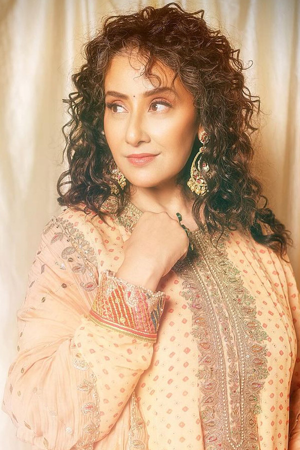 Cancer survivor Manisha Koirala opens up about battling depression Photos14