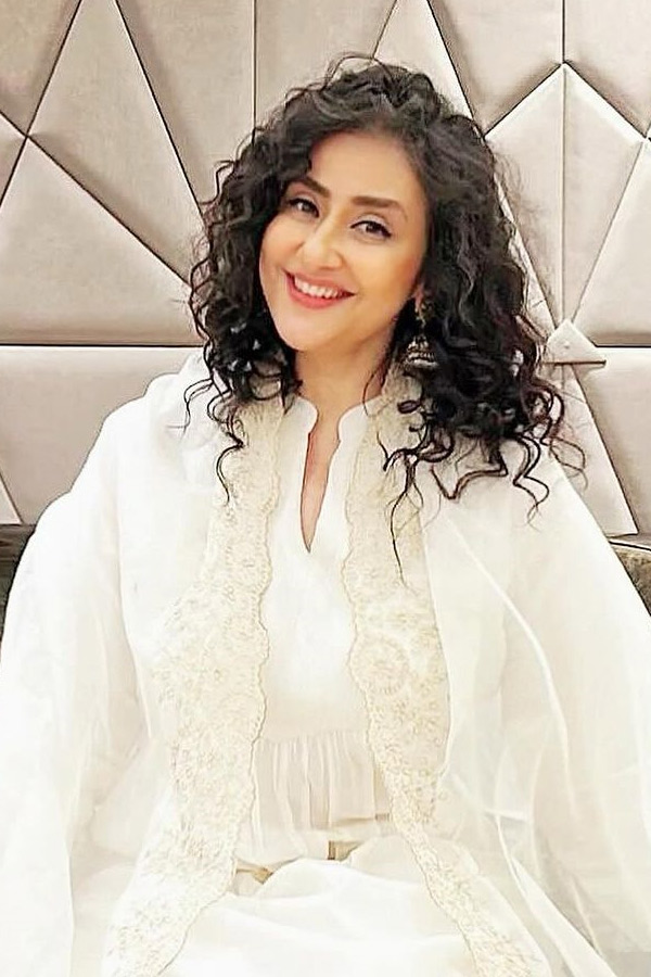 Cancer survivor Manisha Koirala opens up about battling depression Photos11