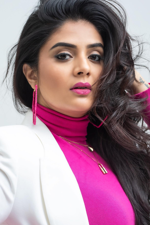 Anchor Sreemukhi Pics Goes Viral On Her 31st Birthday20